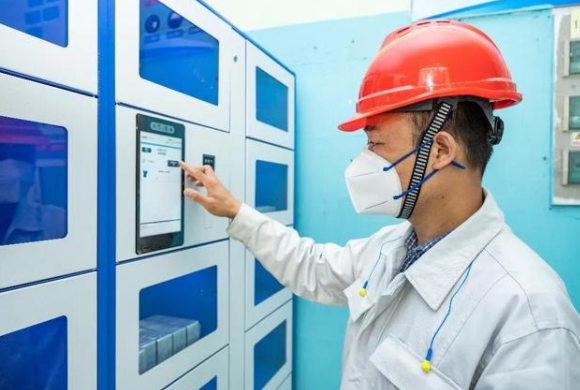 生产车间里的“自动售货机”京东工业品用京工柜攻克企业物资管理难题